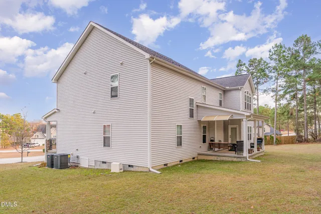 front view of house with a yard
