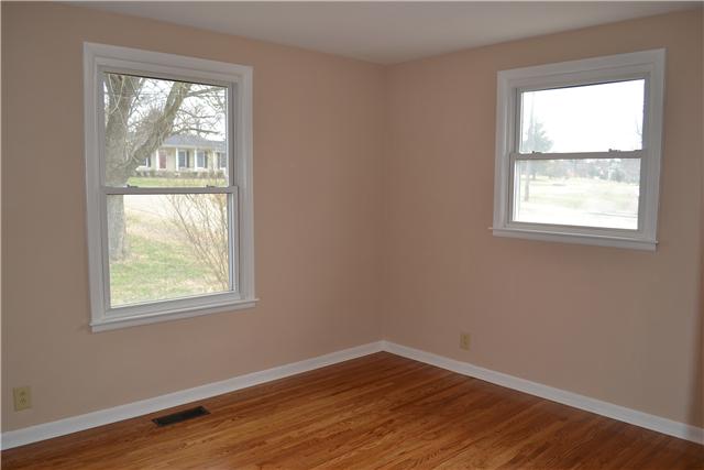 106 Chiroc Road Hendersonville, TN 37075 - Photo 13 of 20 The second bedroom also has two corner windows that let in an abundance of natural lighting, hardwood floors, & a new light fixture.