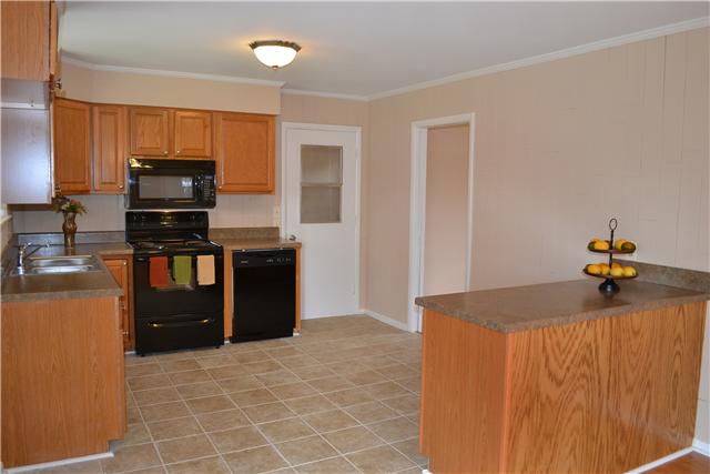 106 Chiroc Road Hendersonville, TN 37075 - Photo 8 of 20 The Kitchen also features crown moulding and a new tile floor.