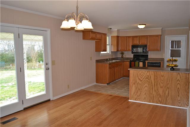 106 Chiroc Road Hendersonville, TN 37075 - Photo 10 of 20 Den to Kitchen View