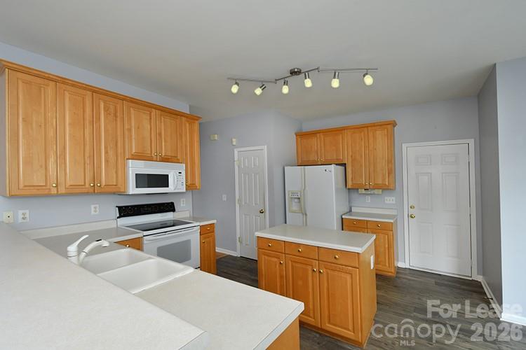 10402 Friarsgate Road Huntersville, NC 28078 - Photo 2 of 32