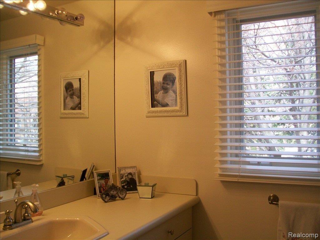 5302 Watergate Road West Bloomfield, MI 48323 - Photo 10 of 20 Master Bath