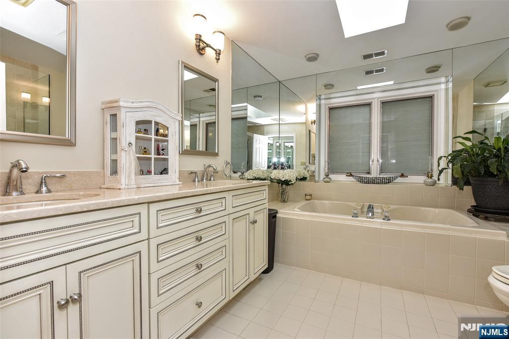 227 Westervelt Lane Mahwah, NJ 07430 - Photo 22 of 48