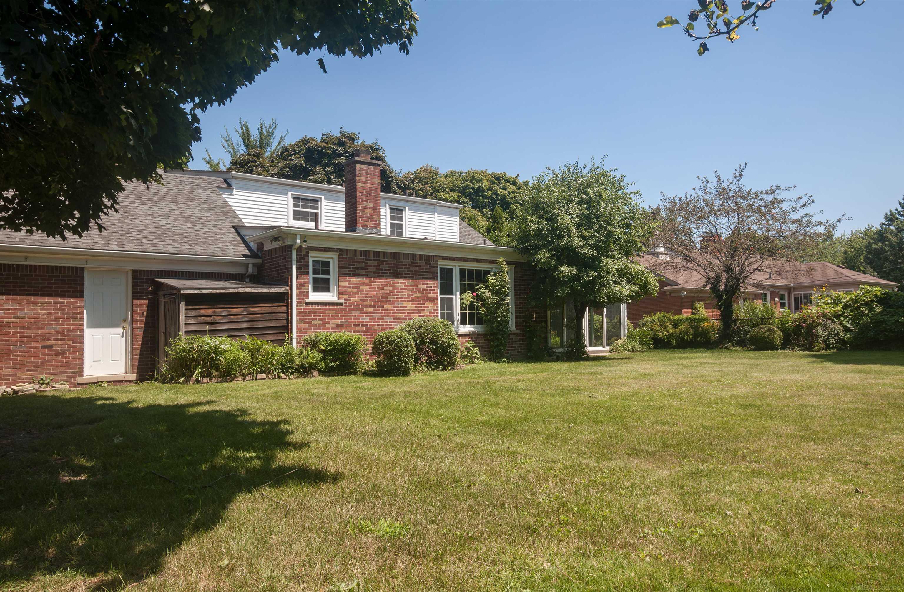 55 Roslyn Road Grosse Pointe, MI 48236 - Photo 47 of 50 50149466-8cb9527c-944b-4bf1-97db-20407902f511.JPG