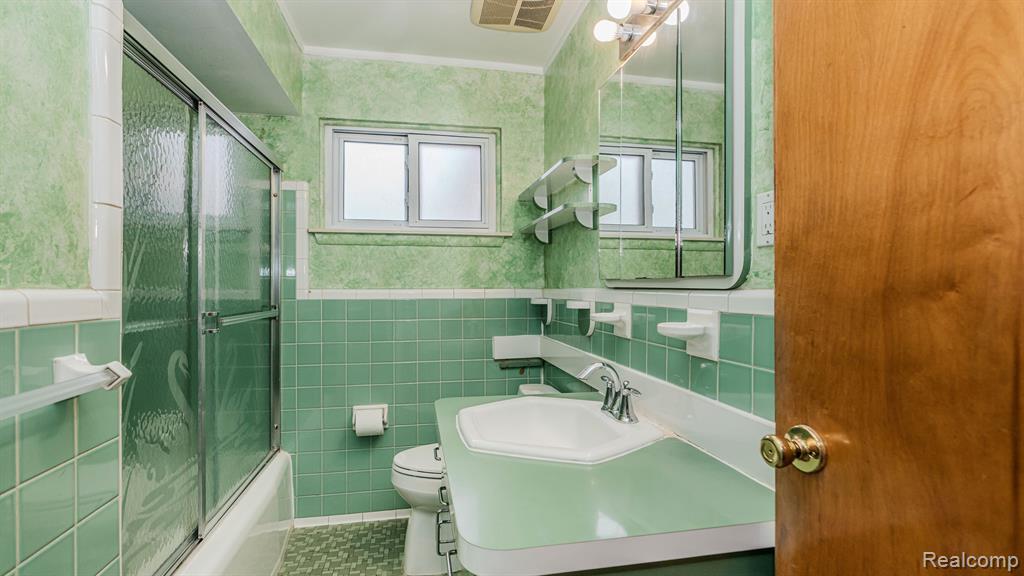 1295 Columbia Road Berkley, MI 48072 - Photo 26 of 53