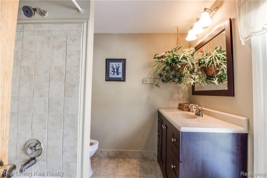 1393 Paddle Wheel Lane Rochester Hills, MI 48306 - Photo 26 of 34