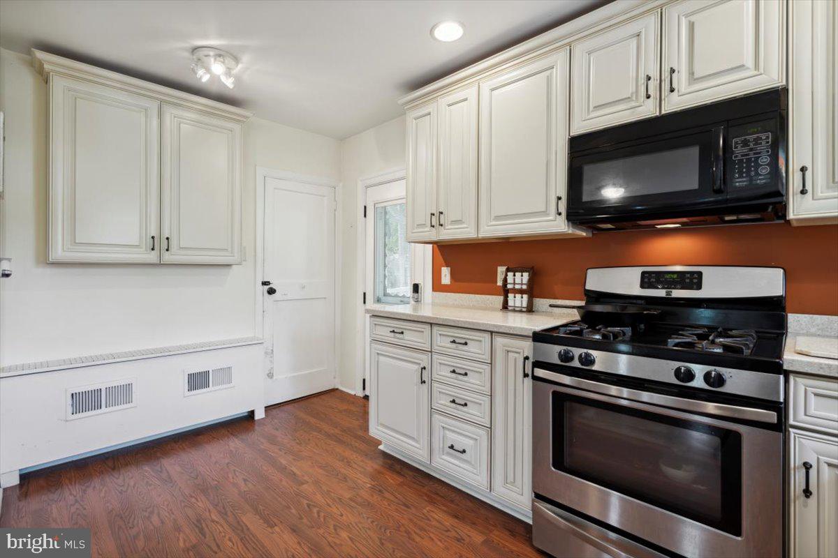 235 Newportville Road Croydon, PA 19021 - Photo 11 of 27 Kitchen