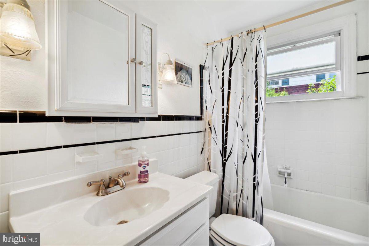235 Newportville Road Croydon, PA 19021 - Photo 15 of 27 Full bathroom