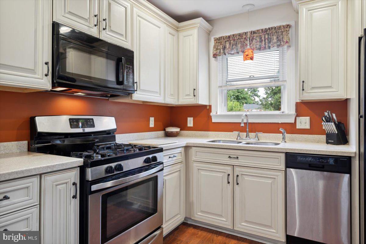 235 Newportville Road Croydon, PA 19021 - Photo 10 of 27 Kitchen