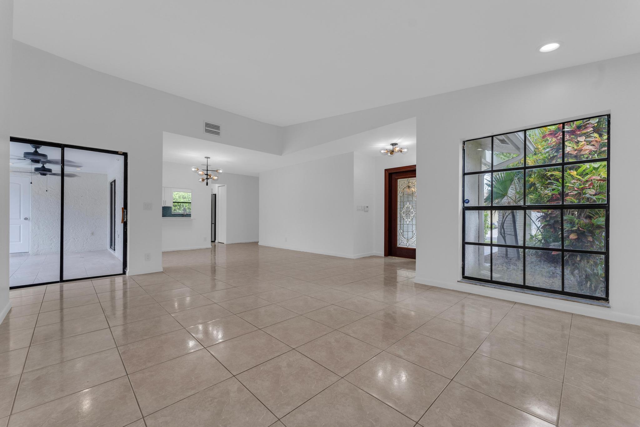 10084 Camelback Lane Boca Raton, FL 33498 - Photo 2 of 18 26
