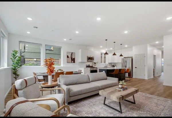 $3,200 | 3310 Lyndale Avenue South, Minneapolis, MN 55408