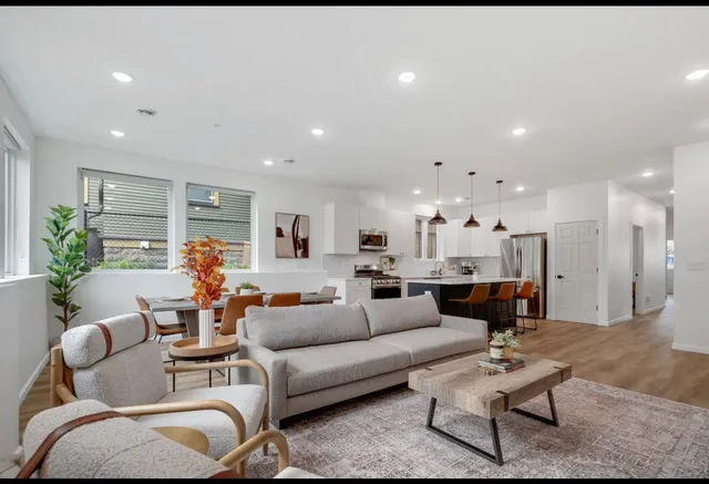 $3,200 | 3310 Lyndale Avenue South, Minneapolis, MN 55408