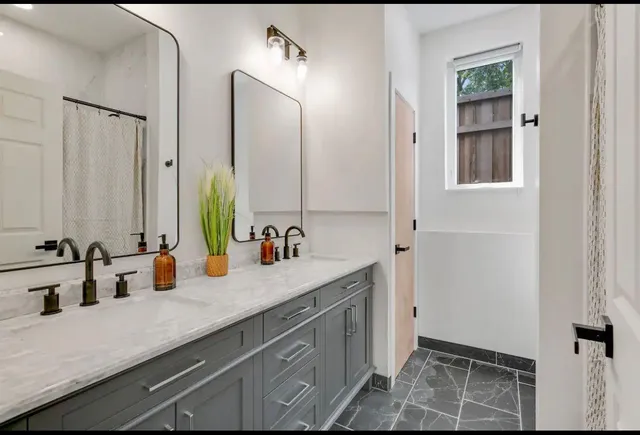 $3,200 | 3310 Lyndale Avenue South, Minneapolis, MN 55408