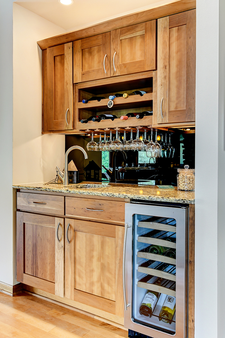 39 Fawn Court Burr Ridge, IL 60527 - Photo 14 of 46 a kitchen with a cabinets and appliances