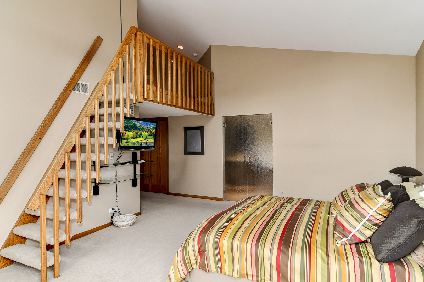39 Fawn Court Burr Ridge, IL 60527 - Photo 16 of 46 a bedroom with a bed and a window