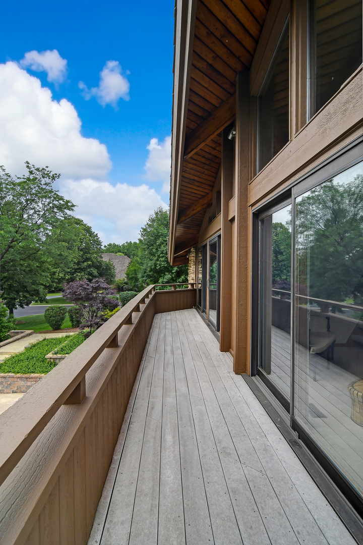 39 Fawn Court Burr Ridge, IL 60527 - Photo 34 of 46 a view of balcony with yard