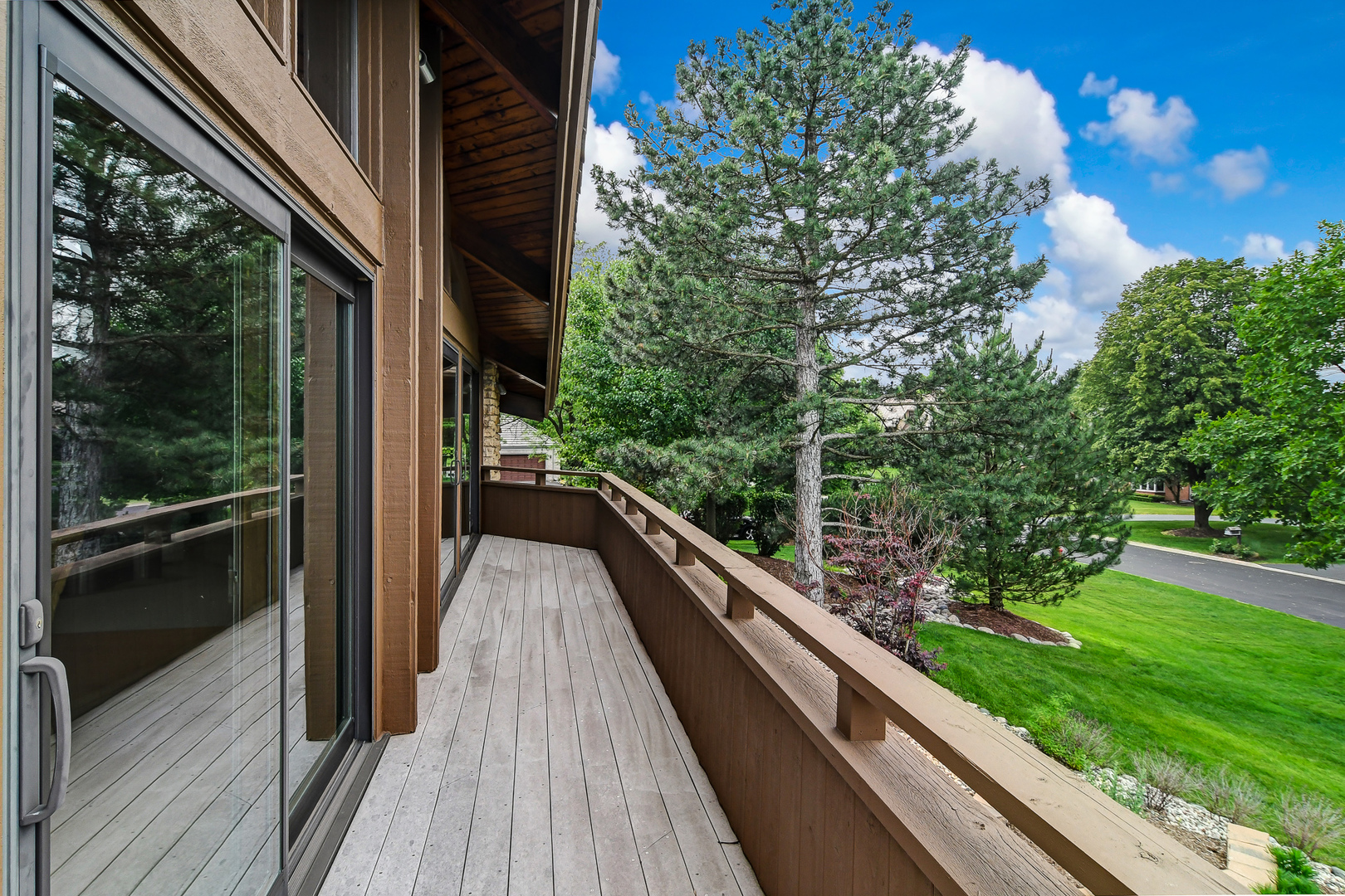 39 Fawn Court Burr Ridge, IL 60527 - Photo 35 of 46 a view of balcony with wooden floor