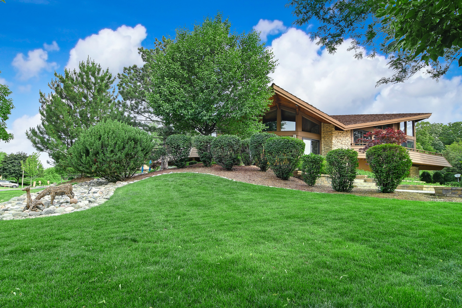 39 Fawn Court Burr Ridge, IL 60527 - Photo 39 of 46 a view of a house with a yard