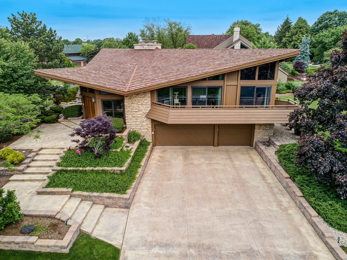 39 Fawn Court Burr Ridge, IL 60527 - Photo 43 of 46 a aerial view of a house with a yard
