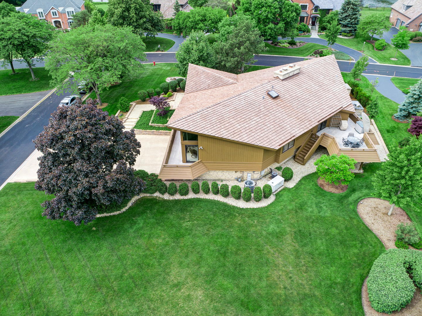 39 Fawn Court Burr Ridge, IL 60527 - Photo 44 of 46 an aerial view of a house with backyard and pool