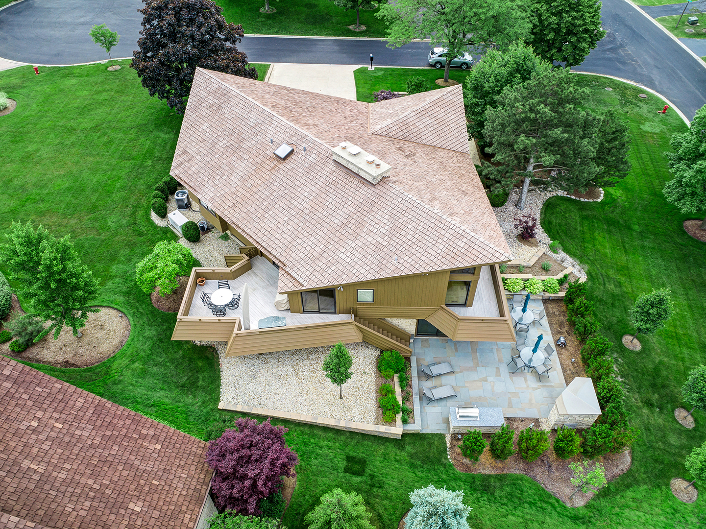 39 Fawn Court Burr Ridge, IL 60527 - Photo 46 of 46 an aerial view of a house with a garden