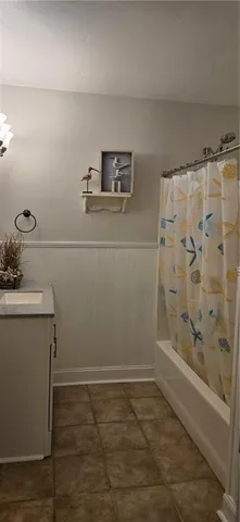a bathroom with a bathtub