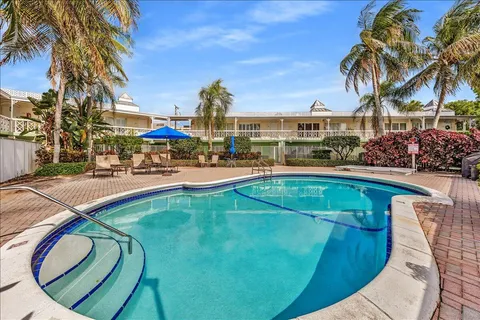 $220,000 | 2124 Northeast 5th Avenue, Unit 212, Wilton Manors, FL 33305