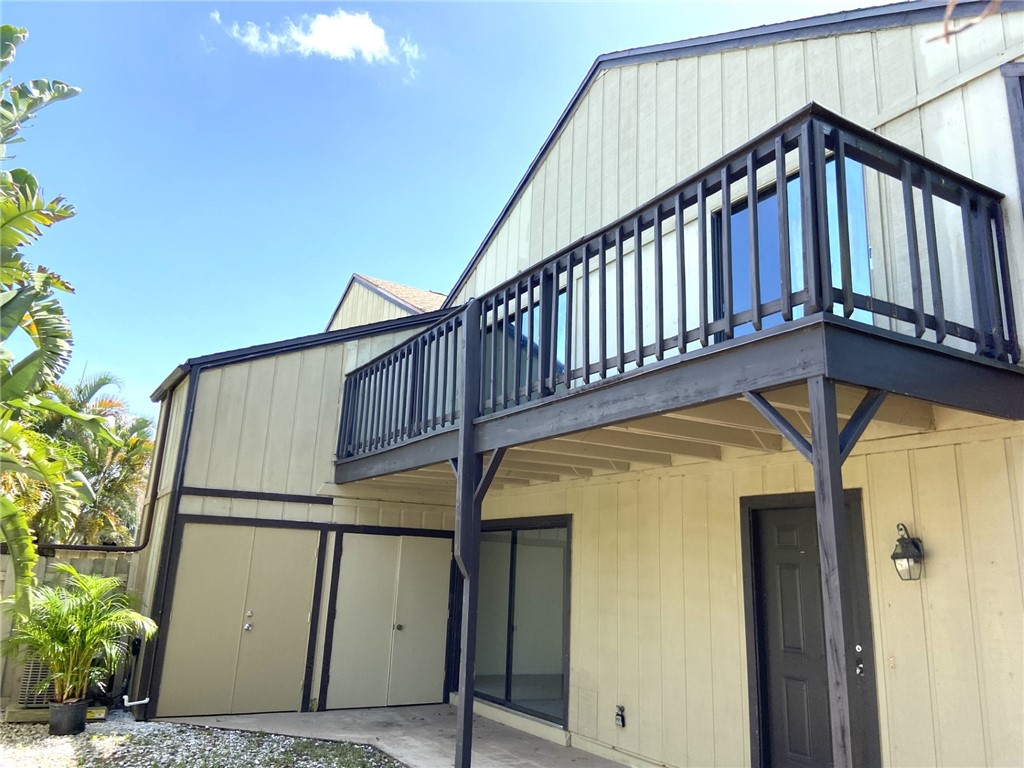 1587 39th Avenue, Unit R4 Vero Beach, FL 32960 - Photo 2 of 20