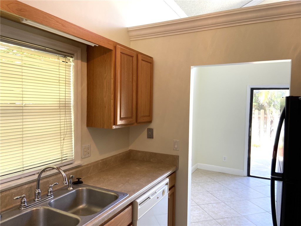 1587 39th Avenue, Unit R4 Vero Beach, FL 32960 - Photo 6 of 20