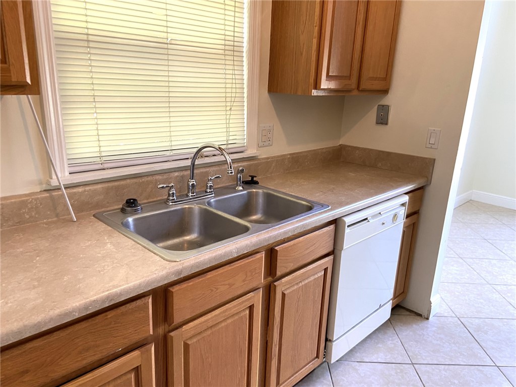 1587 39th Avenue, Unit R4 Vero Beach, FL 32960 - Photo 7 of 20