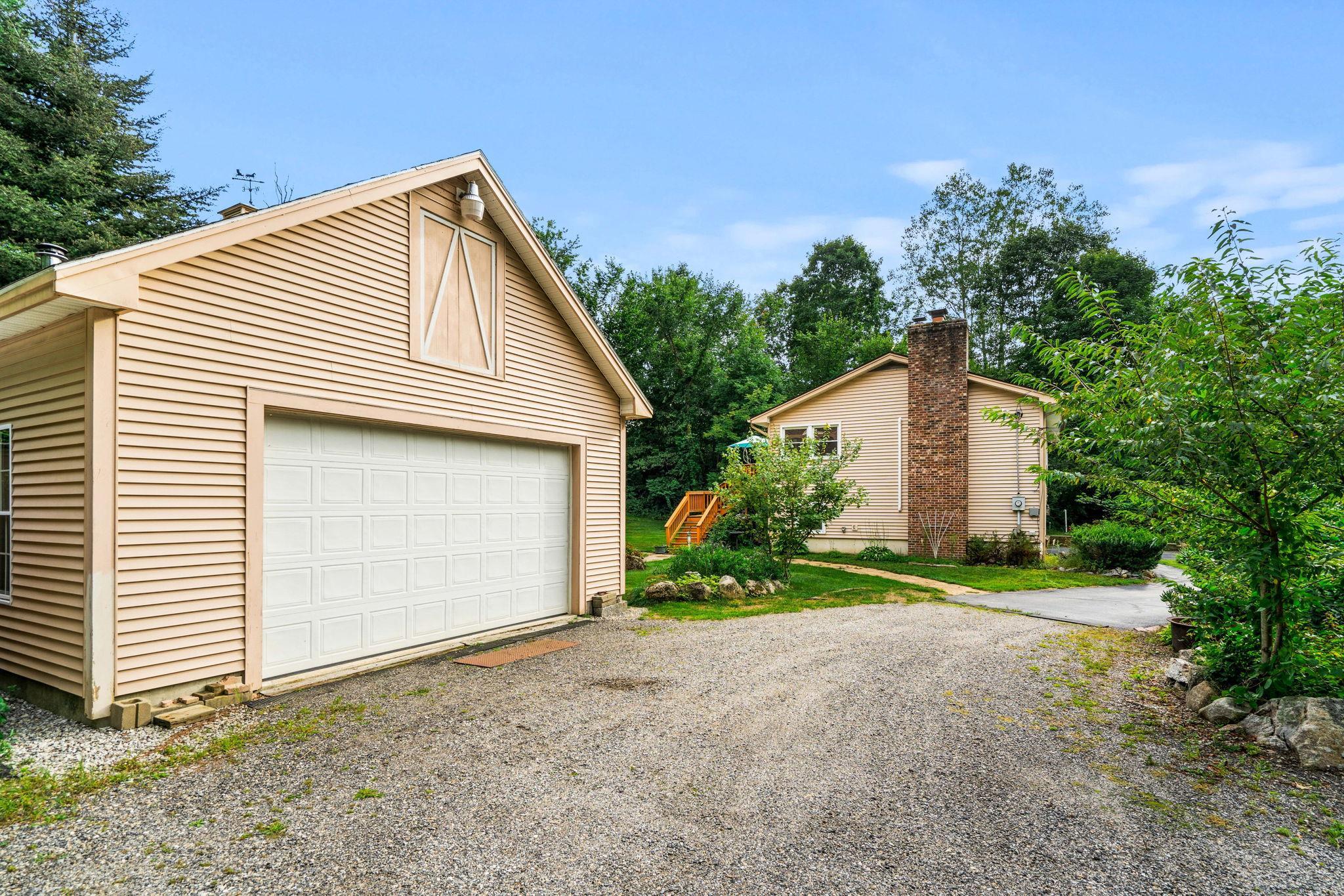 284 North Amherst Road Bedford, NH 03110 - Photo 8 of 39 Gallery Image 8