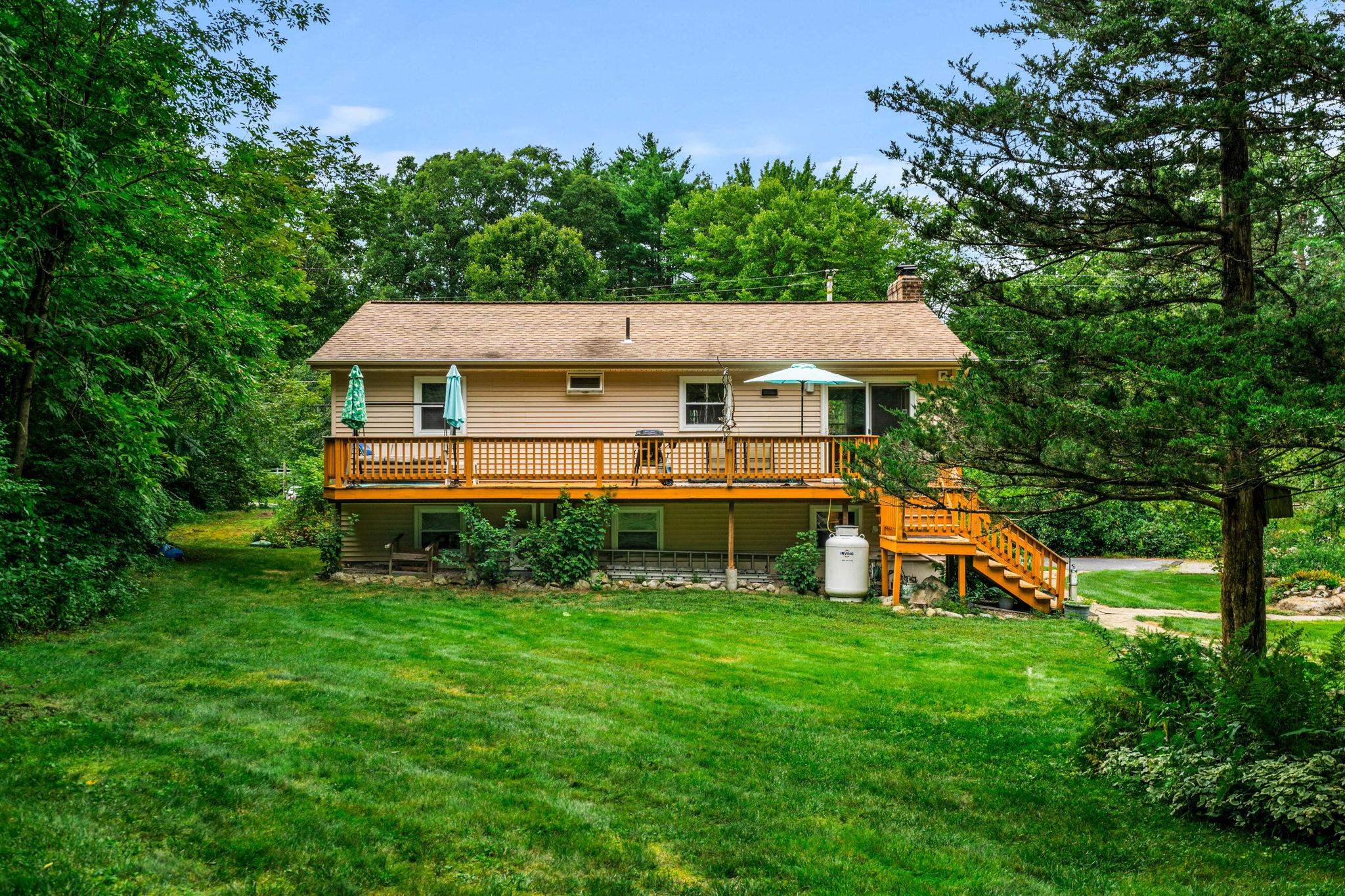 284 North Amherst Road Bedford, NH 03110 - Photo 10 of 39 Gallery Image 10