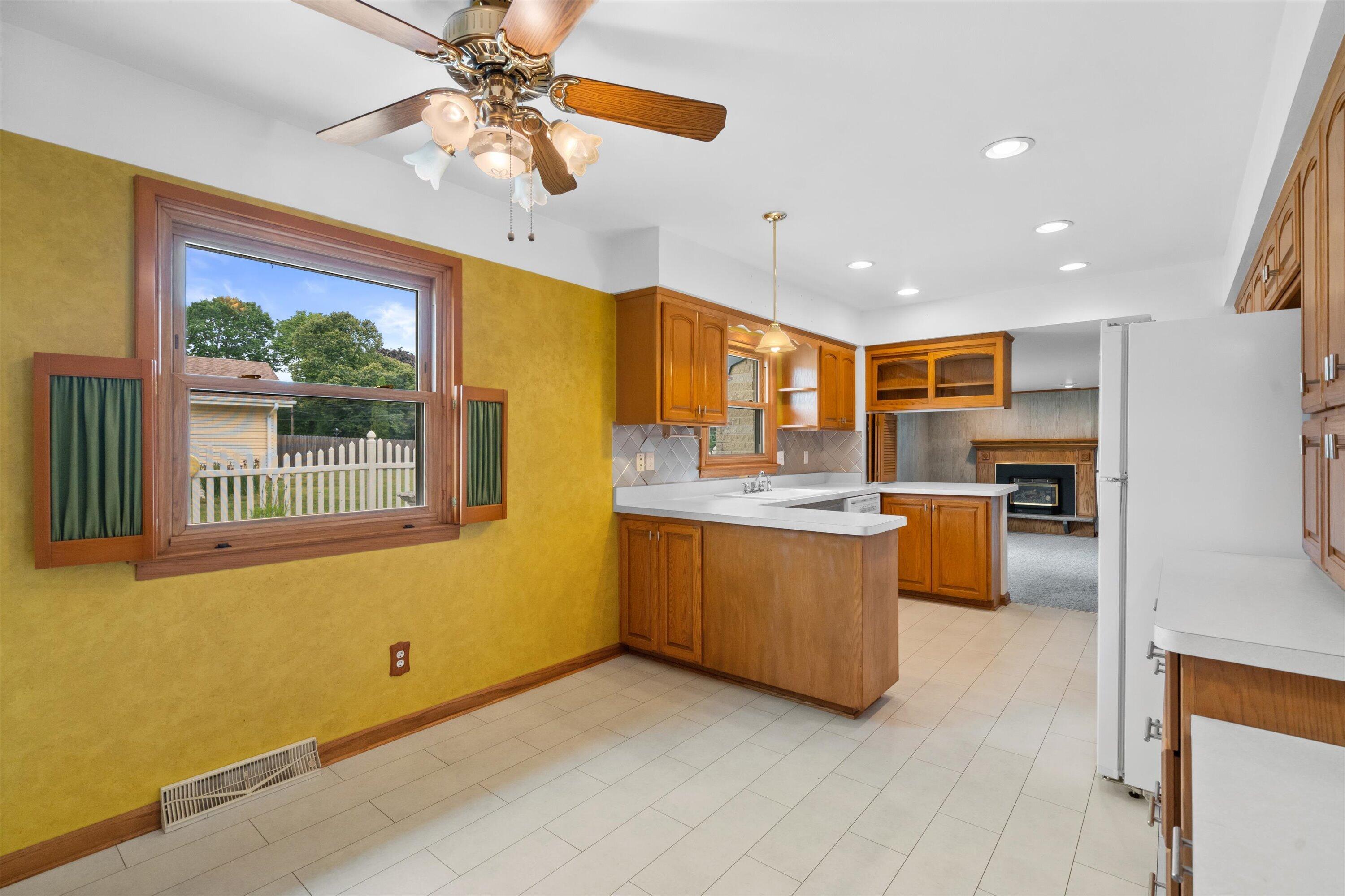 3028 Valley Forge Street Caledonia, WI 53404 - Photo 42 of 50 Kitchen