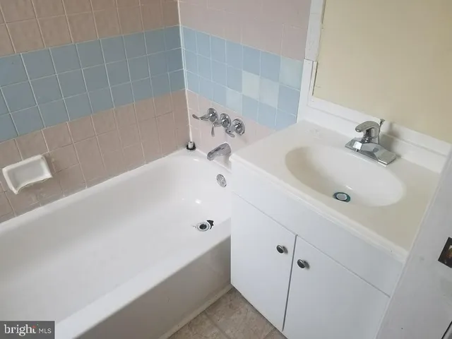 $800 | 4320 Wyalusing Avenue, Unit 3, Philadelphia, PA 19104