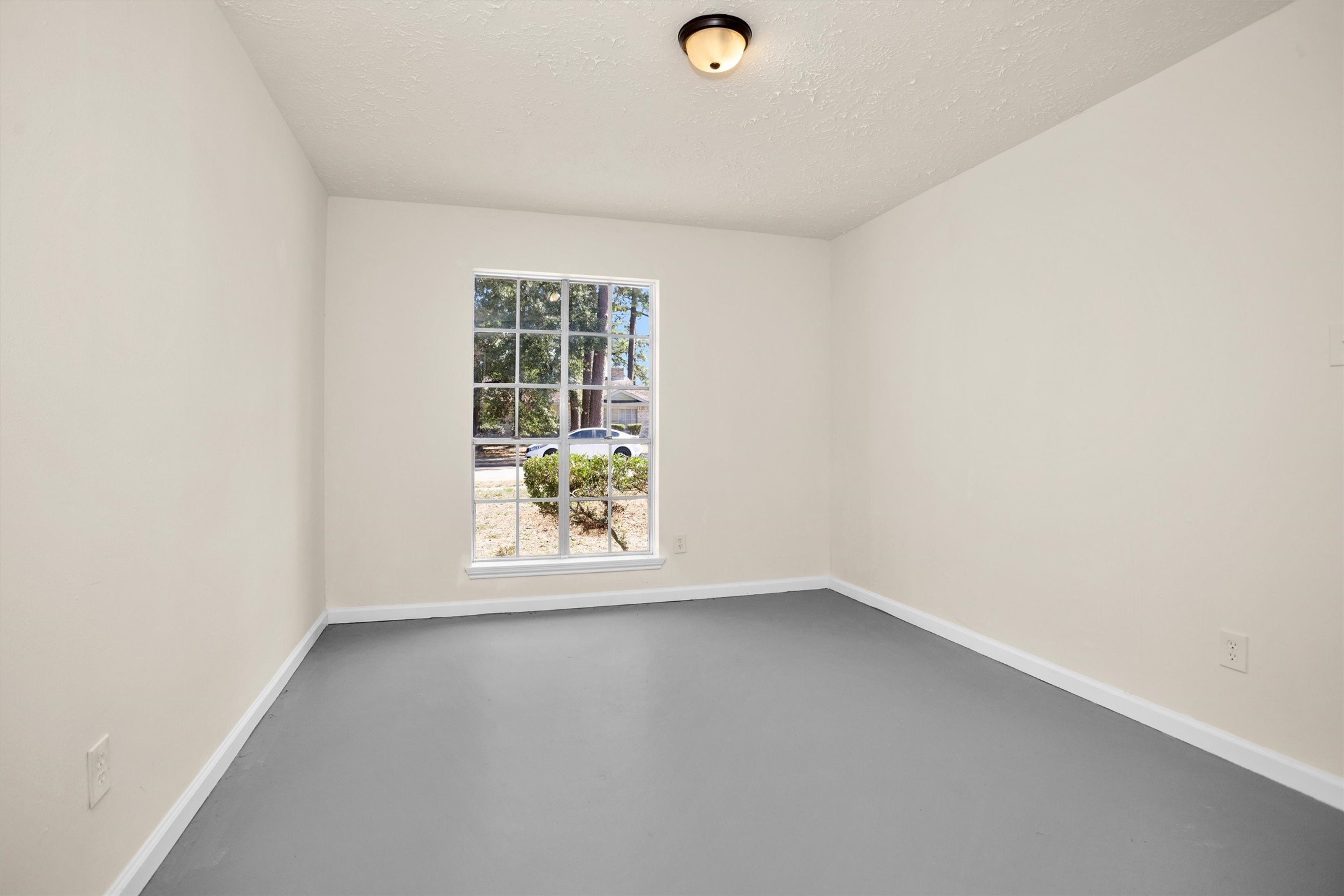 2126 Millhouse Road Houston, TX 77073 - Photo 24 of 30 an empty room with window