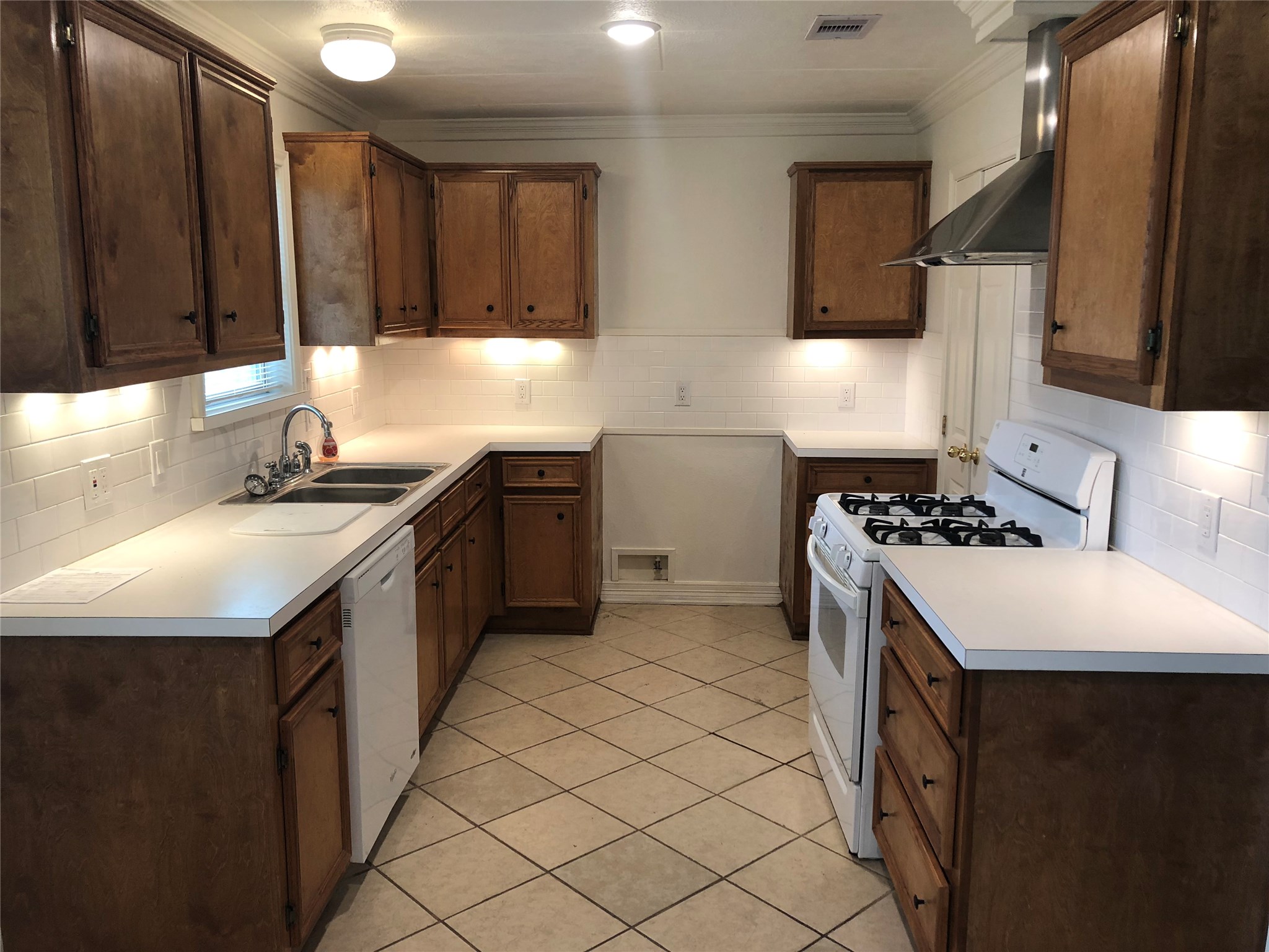 1113 Miller Street Angleton, TX 77515 - Photo 2 of 11 Gallery Image 2