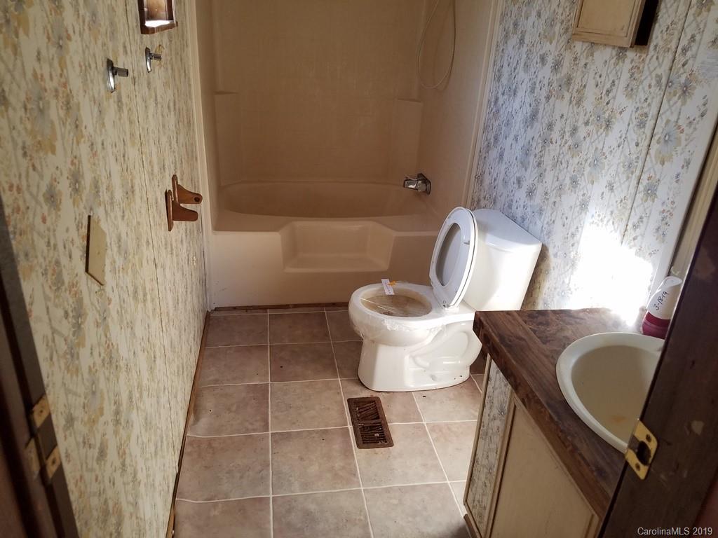370 Reeves Cove Road Candler, NC 28715 - Photo 9 of 10 Gallery Image 9