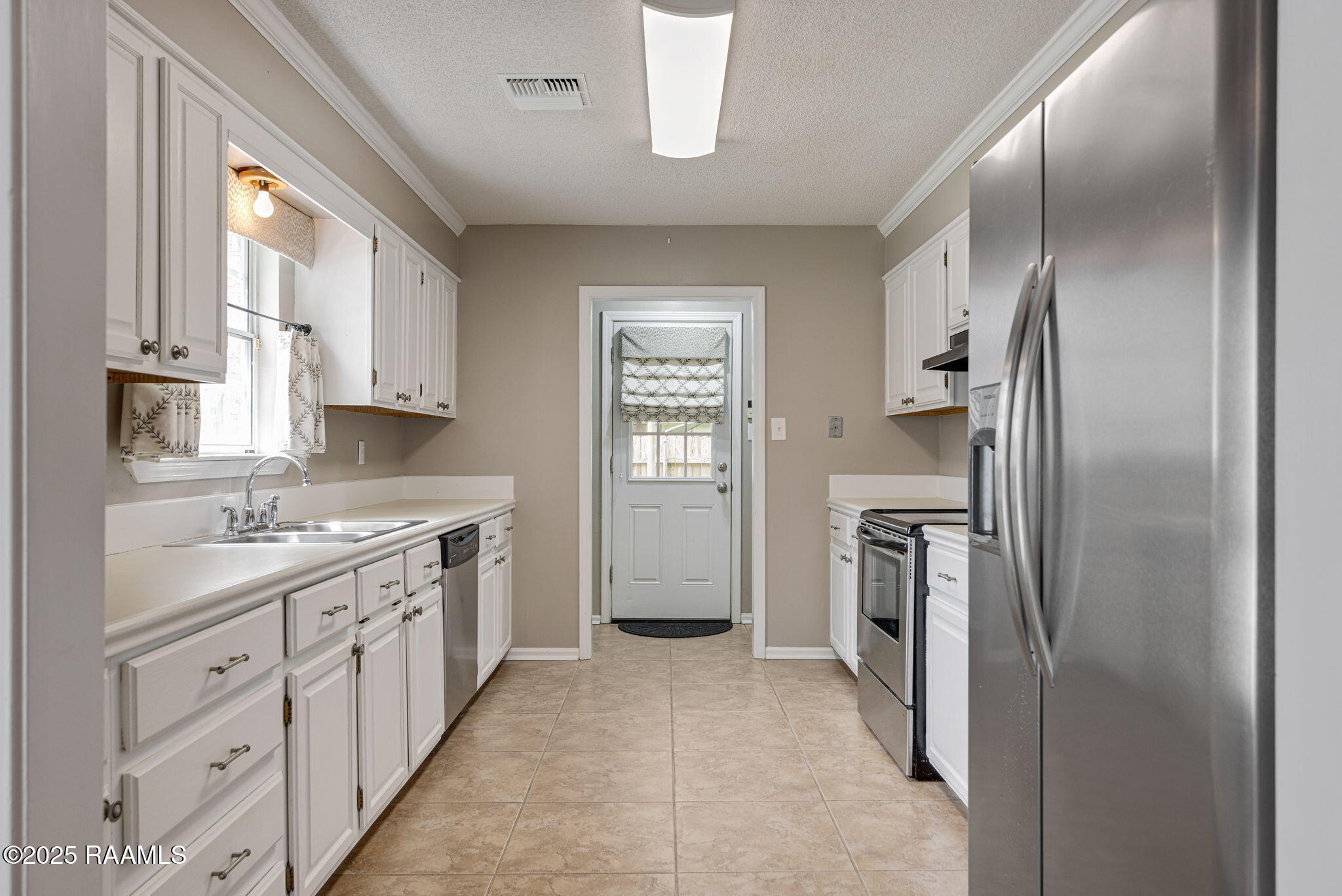 820 Rosedown Lane Lafayette, LA 70503 - Photo 8 of 22 11-web-or-mls-820 Rosedown Ln-11