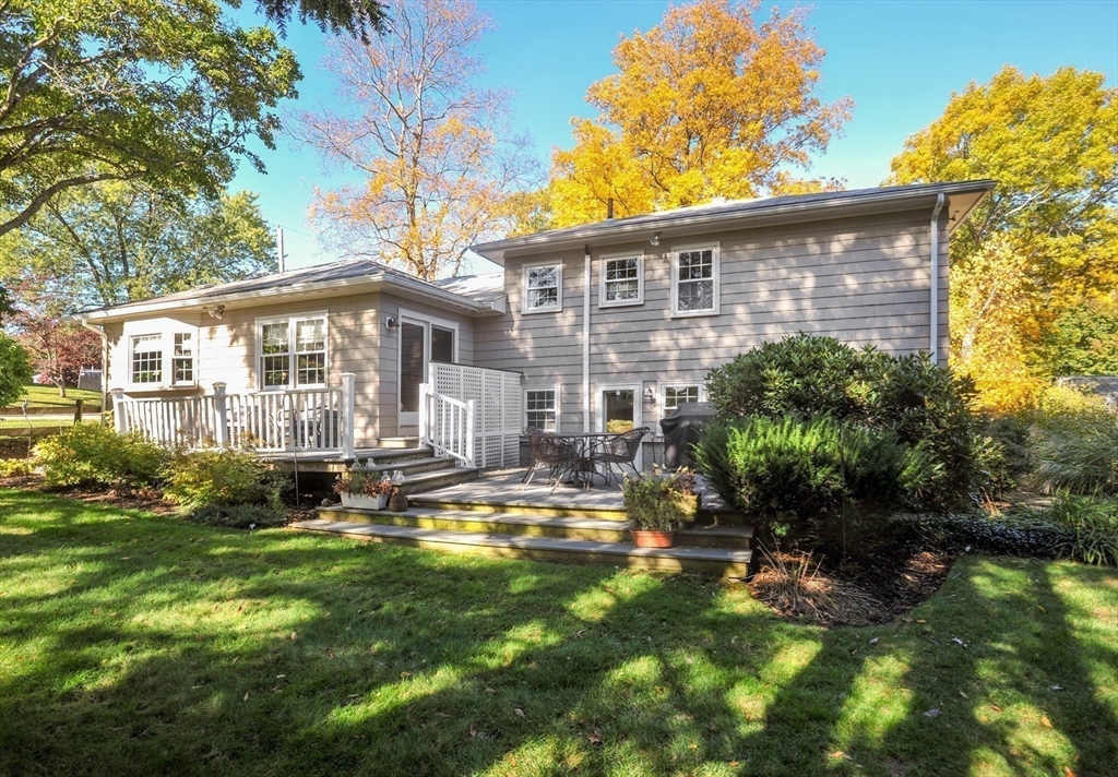 12 Oak Ridge Circle Weymouth, MA 02188 - Photo 2 of 27
