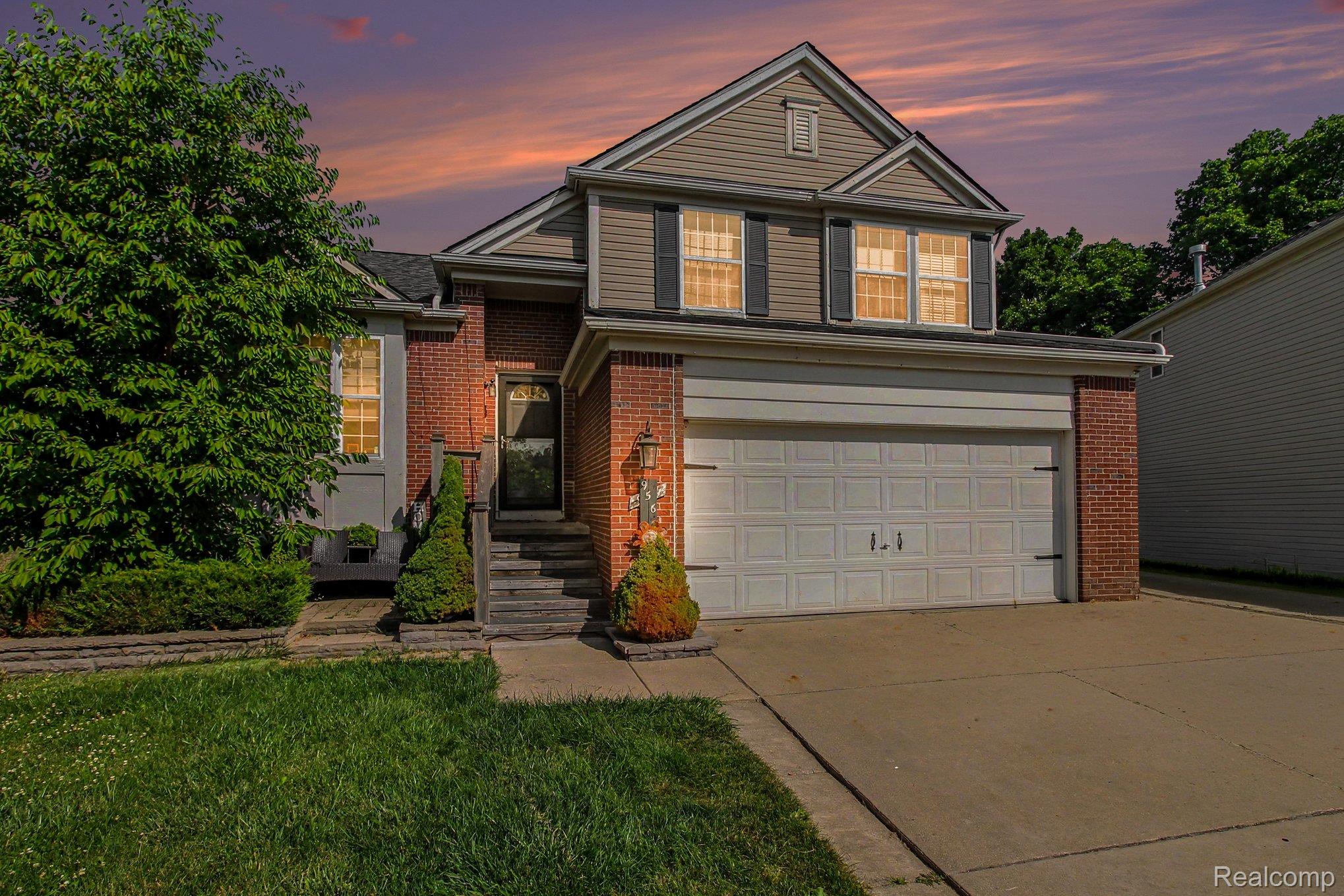 956 Callaway Court Howell, MI 48843 - Photo 2 of 35 001_file_8933.jpg