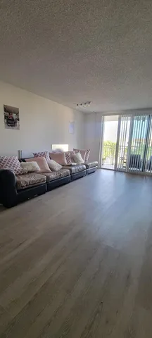 $197,500 | 6960 Miami Gardens Drive, Unit 2525, Hialeah, FL 33015