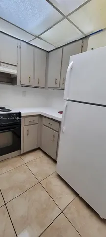 $197,500 | 6960 Miami Gardens Drive, Unit 2525, Hialeah, FL 33015