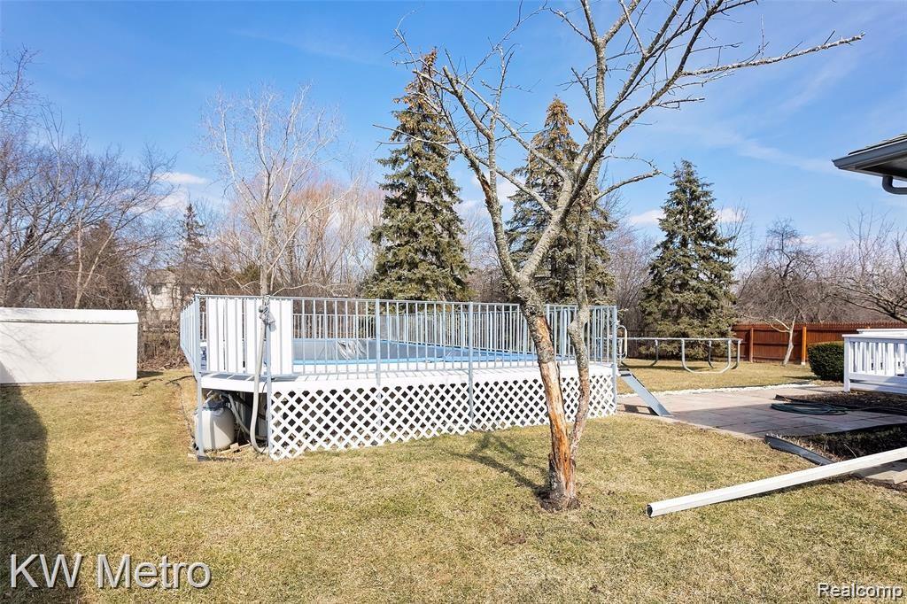 1047 Milverton Road Troy, MI 48083 - Photo 35 of 38 Private backyard