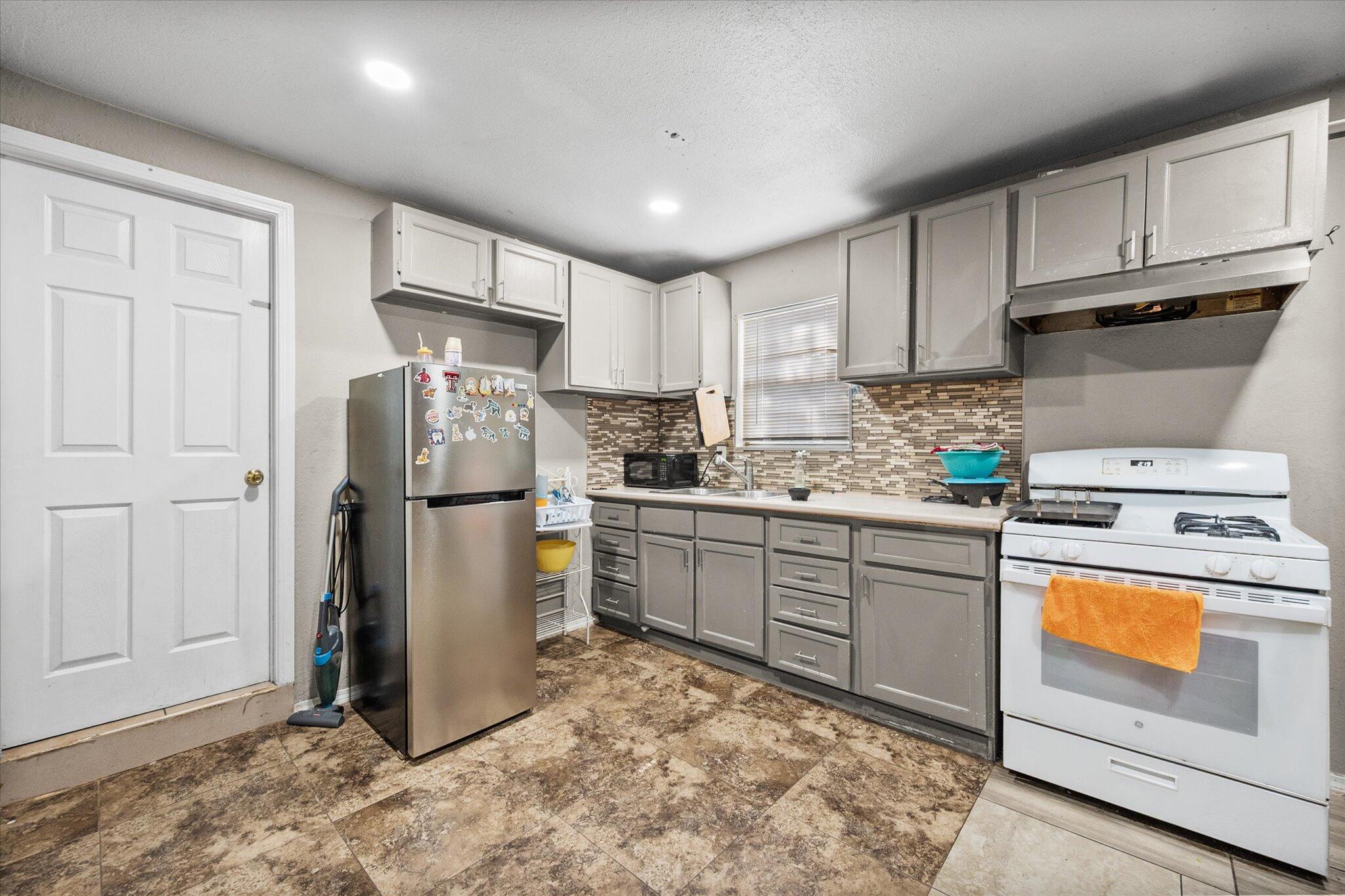 2014 40th Street Lubbock, TX 79412 - Photo 23 of 30 07-2014 40th_9223