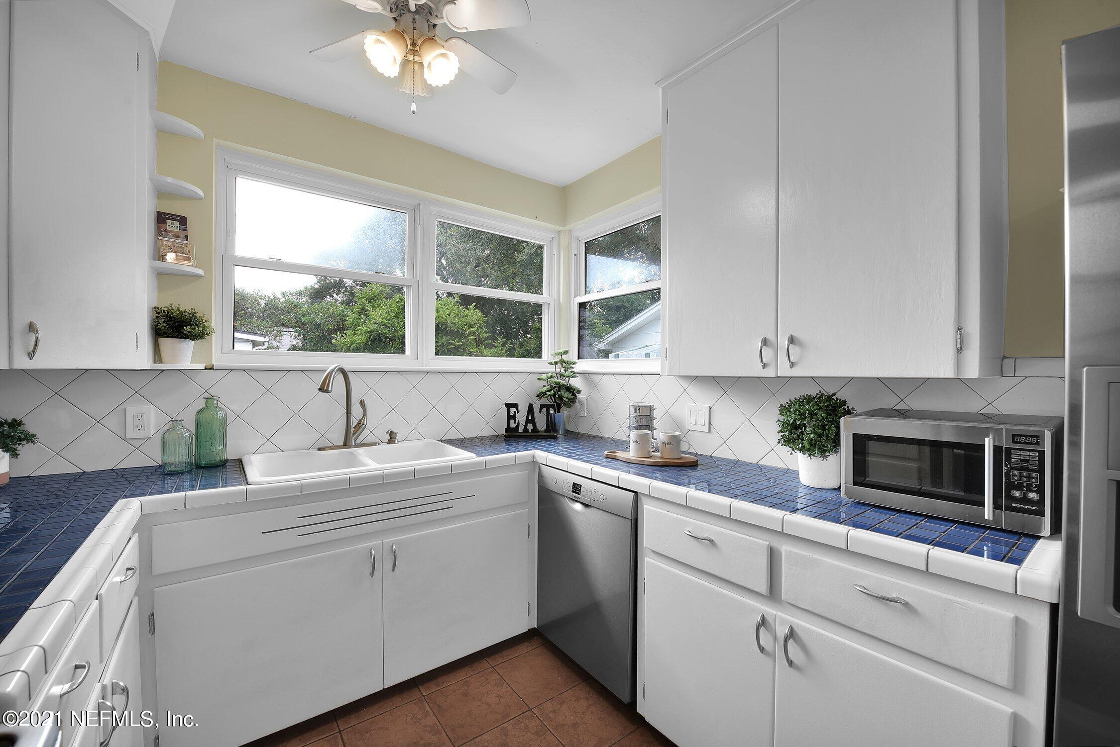4041 Dover Road Jacksonville, FL 32207 - Photo 10 of 38 Plenty of natural light