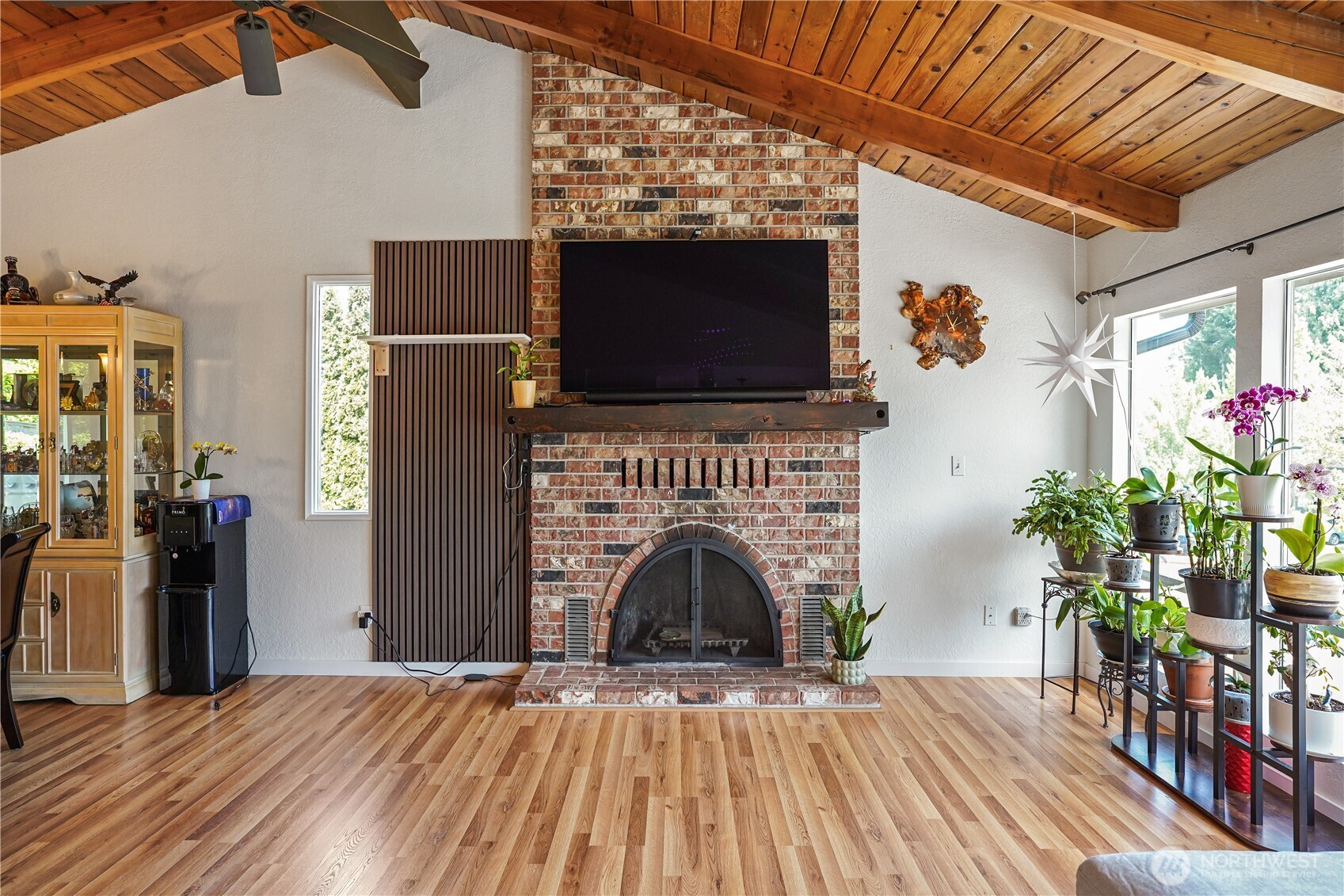 16604 3rd Avenue Southeast Bothell, WA 98012 - Photo 4 of 22 a view of empty room with furniture and fireplace