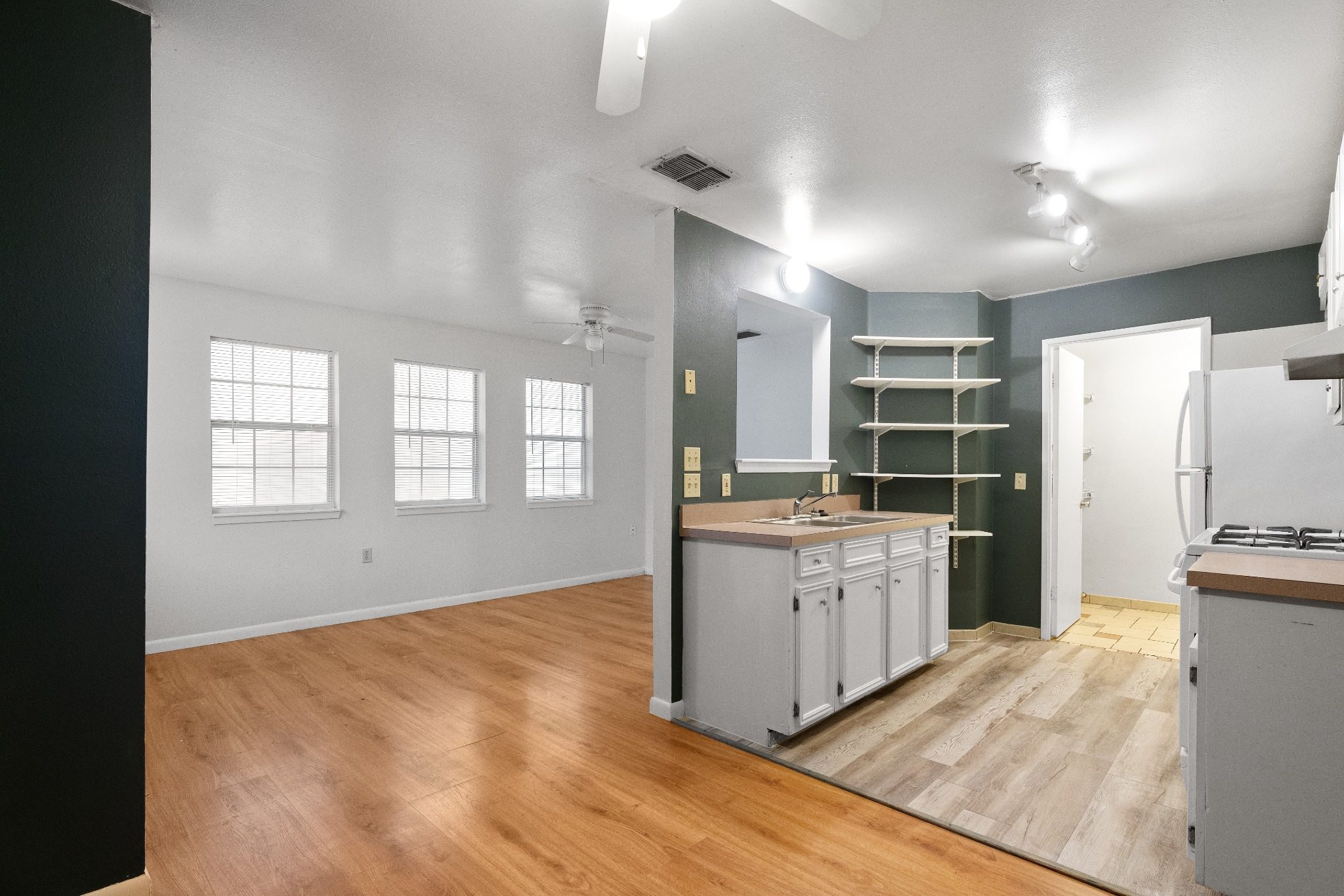 1304 Delano Street, Unit A Austin, TX 78721 - Photo 6 of 15