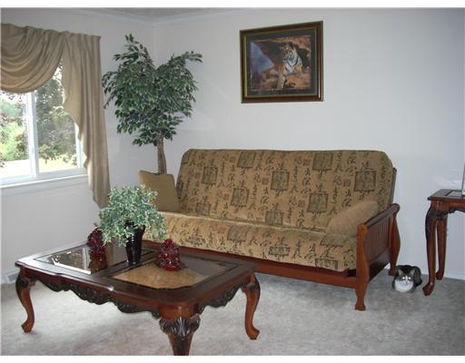 3220 Haberlein Road Gibsonia, PA 15044 - Photo 2 of 16 Living Room.