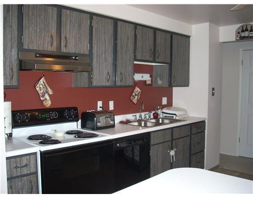 3220 Haberlein Road Gibsonia, PA 15044 - Photo 4 of 16 Kitchen. Open Kitchen to family room with Island.
