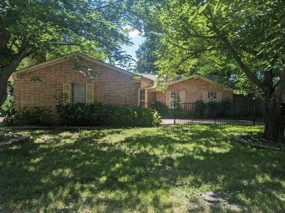 $2,495 | 2732 Foxcroft Circle, Denton, TX 76209